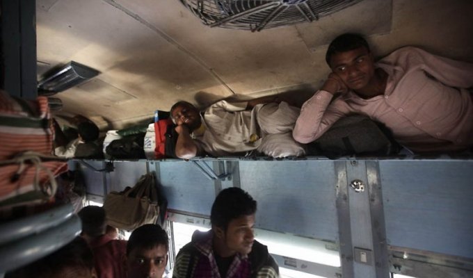 Индийская железная дорога – перегруженный гигант в действии (11 фото)