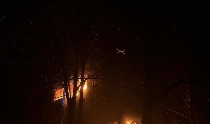 Последствия обстрела оккупантами жилого квартала в Киеве