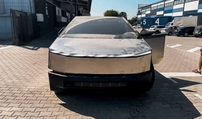 The first photos and videos of Tesla Cybertruck in Ukraine were published