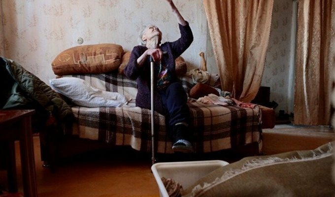 В Челябинске старую хрущевку с пенсионерами затопило кипятком (5 фото)