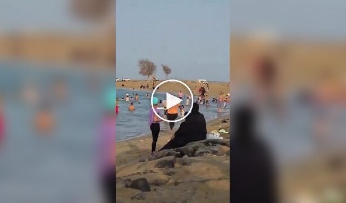 Мужчина издалека заметил тонущего мальчика и бросился ему на помощь