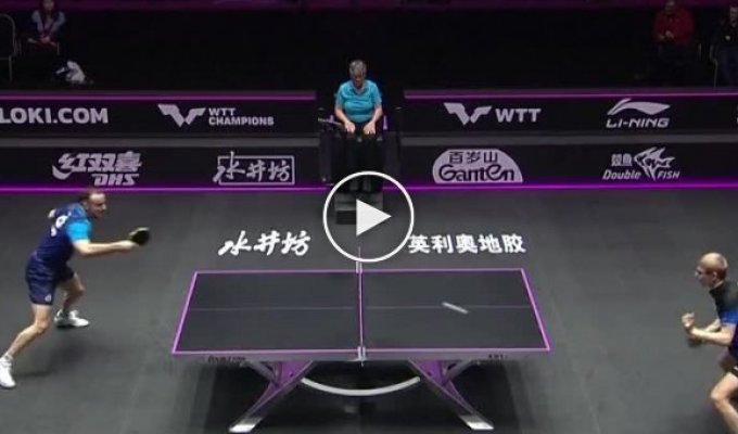 This is a table tennis game
