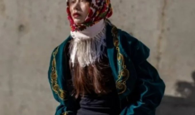 От халата дедушки до Vogue: история Шадии Исаевой (2 фото)