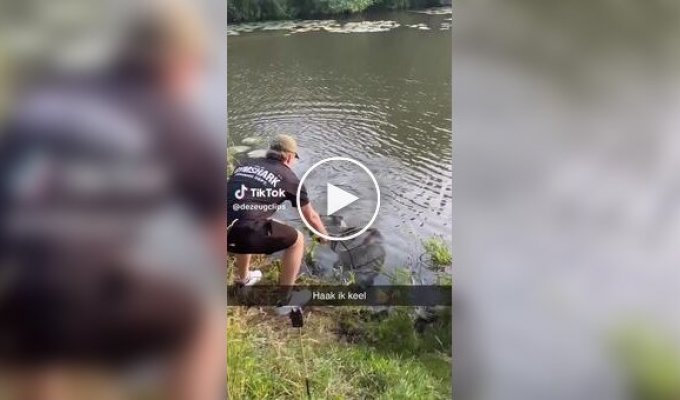 Рыбалка чуть не закончилась бедой: крючок вернулся к хозяину