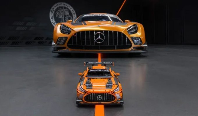 Mercedes-AMG GT3 стал конструктором с пневмоподъёмником (8 фото)