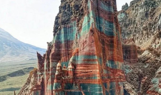 Iran's Rainbow Mountains (8 photos)