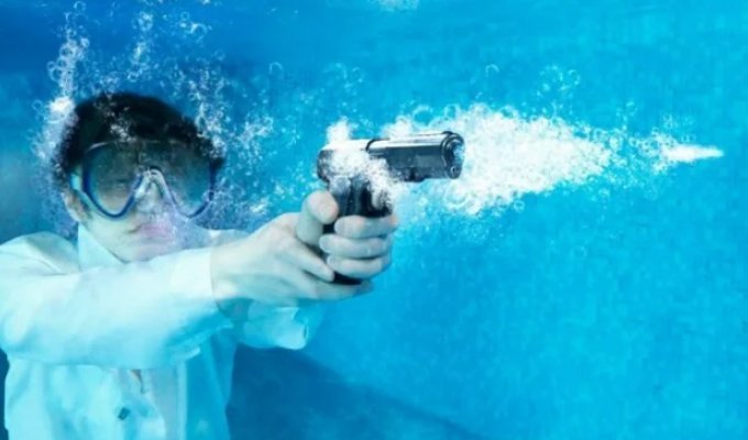What Happens if You Fire a Gun Underwater (5 photos)