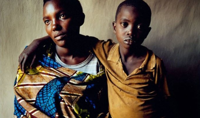 Последствия сексуального насилия в Руанде (27 фото)