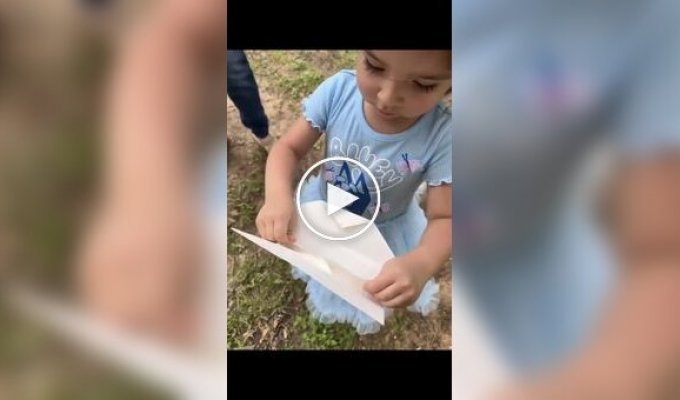 Funny reaction of girl to gift