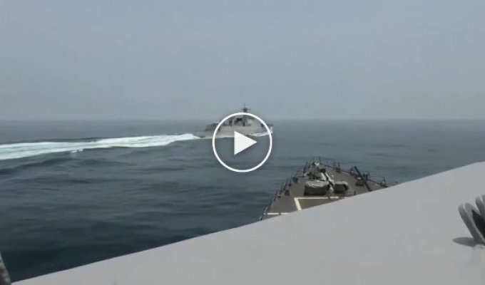 ВМС США опубликовали видео китайского военного корабля, проплывающего в опасной близости от эсминца ВМС США