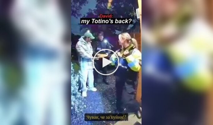 Подозрительный прохожий оказался романтиком: мужчина взял номер у полицейской