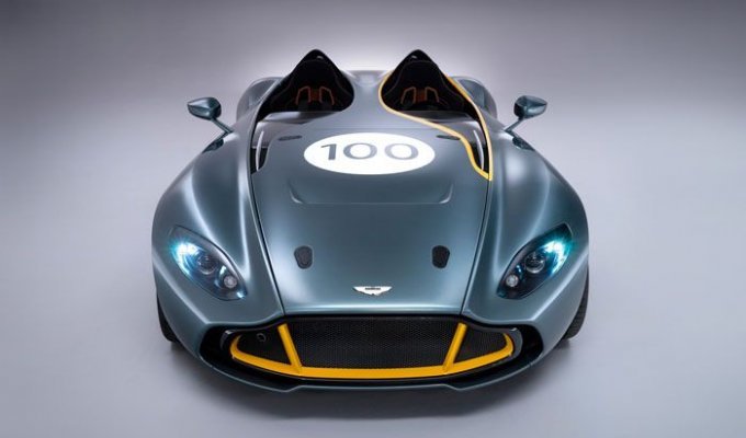 Aston Martin представил концепт CC100 Speedster (32 фото + 2 видео)