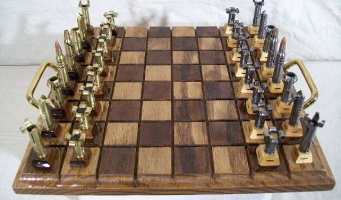 Шахматы из пуль (15 фотографий)