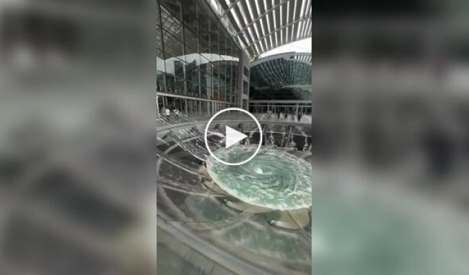 Завораживающий фонтан в Сингапуре