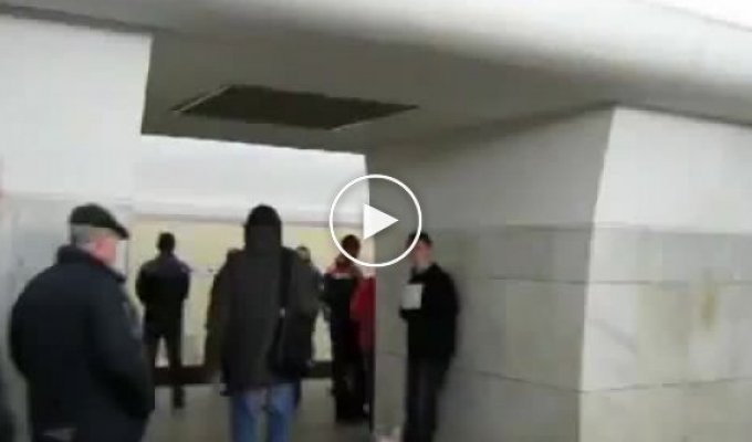 Разоблачение попрошайки в метро