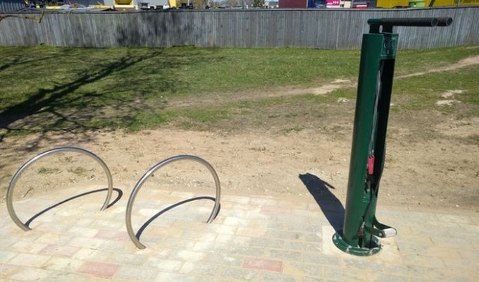 Велосипедная станция техобслуживания (4 фото)
