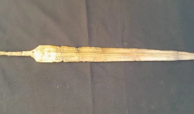 A 3,000-year-old sword associated with a biblical pharaoh was found in Egypt (9 photos)