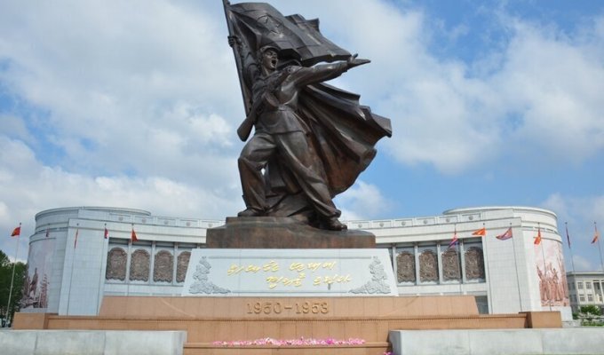 Пхеньян. Музей Отечественной Освободительной войны (41 фото)