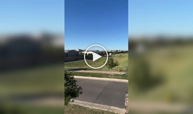 Полет на мотоцикле над дорогой