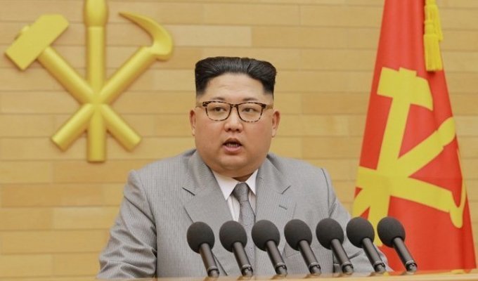 Ким Чен Ын заявил, что у него на столе теперь есть ядерная кнопка (9 фото + 2 видео)