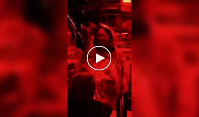 На предпоказах ужастика зрителей обливали искусственной кровью