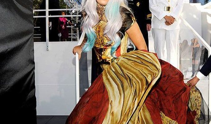 Лучшие костюмы Леди Гага (50 фотографии)
