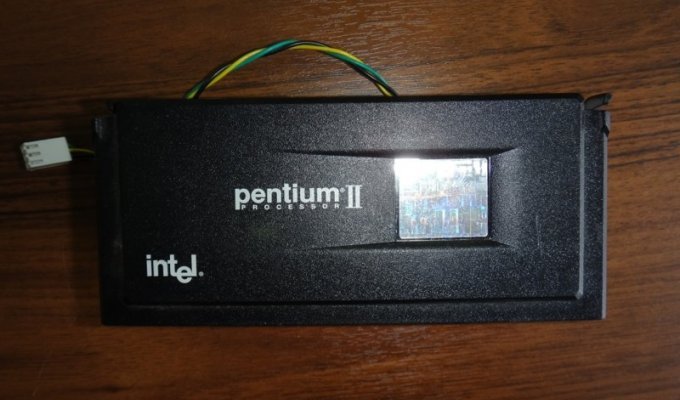 10 июня 1996 года корпорация «Интел» выпустила процессор "Pentium II" (3 фото)
