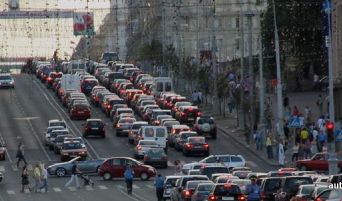 Минск: автомобилисты перекрыли проспект Независимости (29 фото)