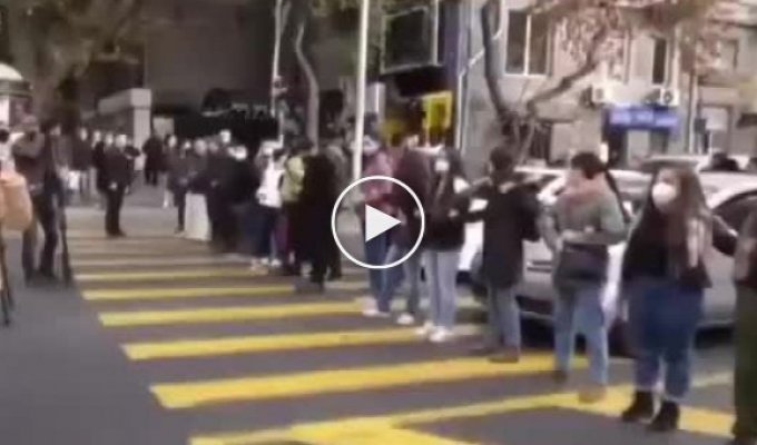 В Ереване маршрутка въехала в людей, протестовавших против Николы Пашиняна