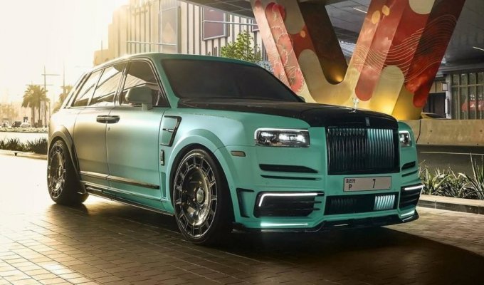 The world's most expensive license plate, worth $15 million, was hung on a Rolls-Royce Cullinan (6 photos)