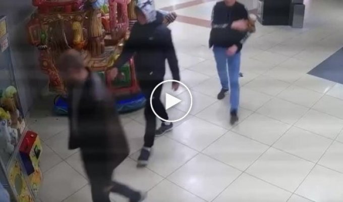 В Тернополе банда ограбила автомат с мягкими игрушками