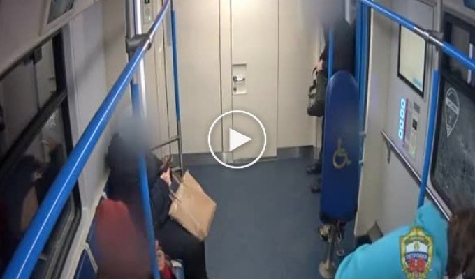 Разбил стекло в метро, но не хочет быть виноватым