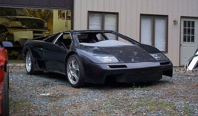 Lamborghini Diablo VT 6,0 из 1988 Pontiac Fiero (35 фото)