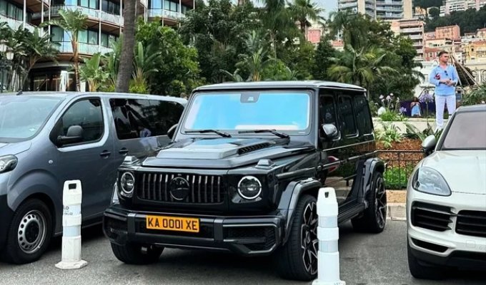 A camouflaged Mercedes G-Class from Ukraine was spotted in Monaco (2 photos)