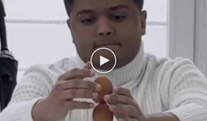 Парень поставил мировой рекорд, сложив четыре яйца в высоту