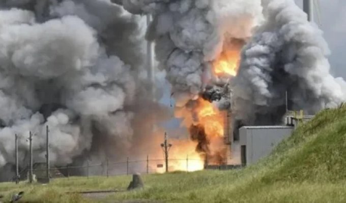 Japanese rocket "Epsilon S" exploded during testing (1 photo + 1 video)