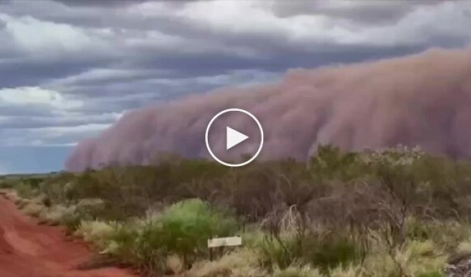 A Powerful Sandstorm Covers a Gold Mine in Australia