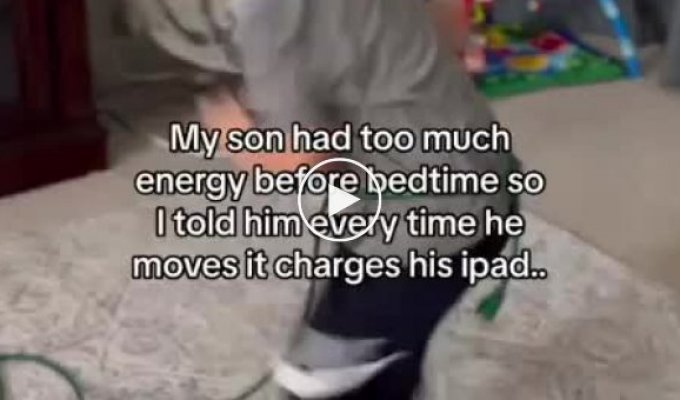 Мужчина показал, как решил проблему чрезмерной активности сына перед сном