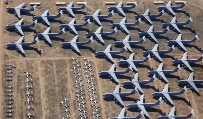 The largest airplane graveyard in the world is impressive in its size and amount of equipment (5 photos)