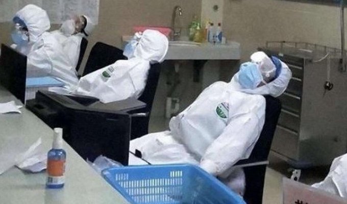 Опубликованы новые данные погибших от коронавируса. СМИ говорят, что власти занижают статистику (3 фото)