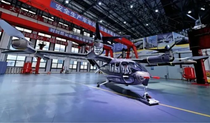 Первый летающий Geely сошёл с конвейера (2 фото)