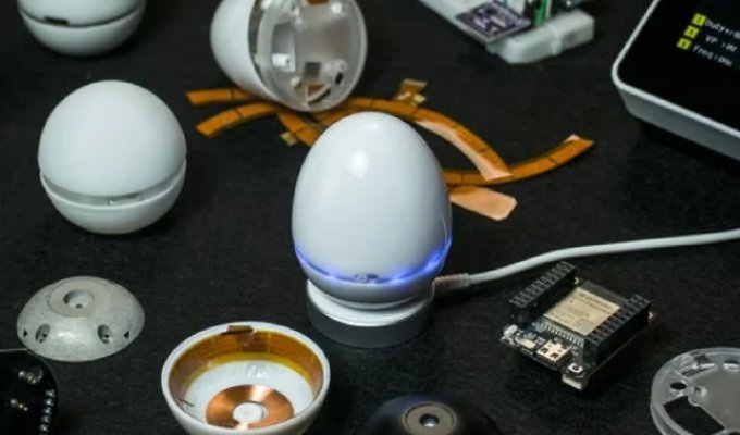 A startup unveiled an egg-shaped computer mouse with tilt control (2 photos + video)