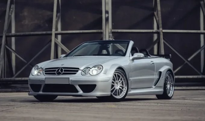 З молотка піде один із найкрутіших кабріолетів Mercedes-AMG (23 фото)