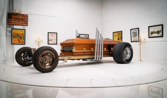 The coffin on wheels was valued at $29,000 (20 photos)
