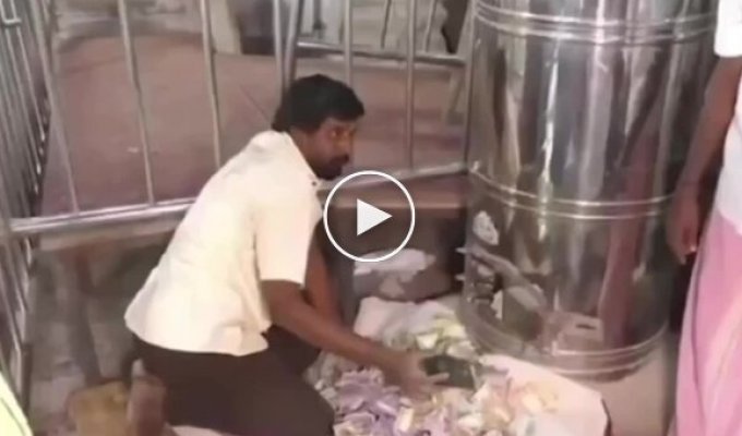 Donation by force: how an Indian accidentally gave his expensive smartphone to a temple