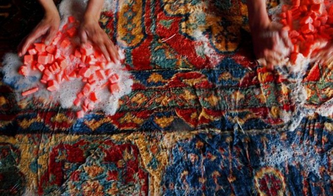 Изготовление ковров в Афганистане (15 фото)