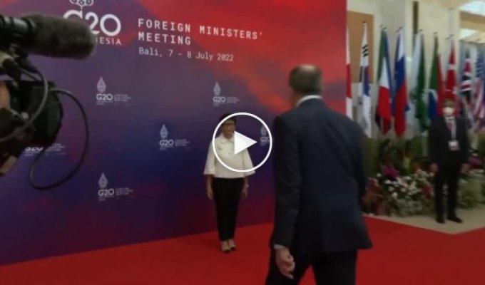 Министры иностранных дел стран G20 на саммите в Индонезии отказались делать традиционное групповое фото