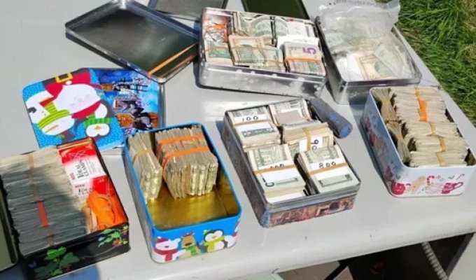 A Man Stumbled Upon A Cash Stash And Returned It To Its Owner (2 photos)