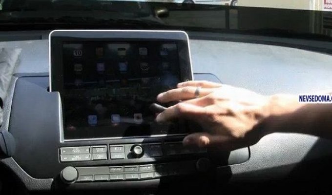 Еще один вариант установки iPad в авто (+видео)