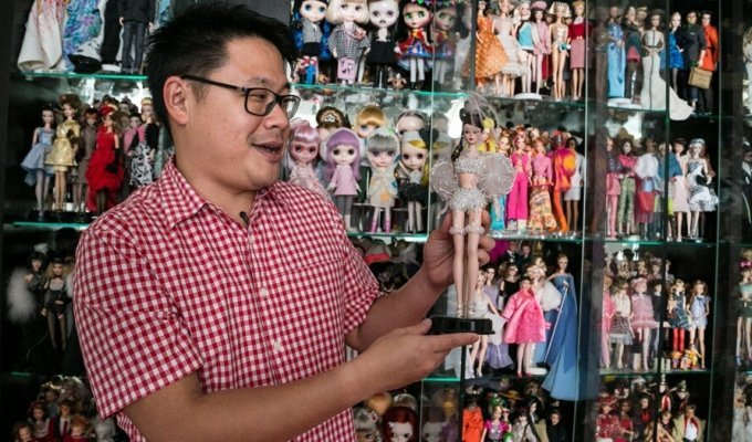 The man collected a collection of more than 12,000 Barbie dolls (11 photos)